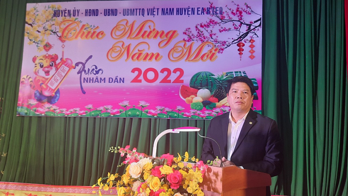 Lanh dao huyen lam viec voi cac truong hoc 2